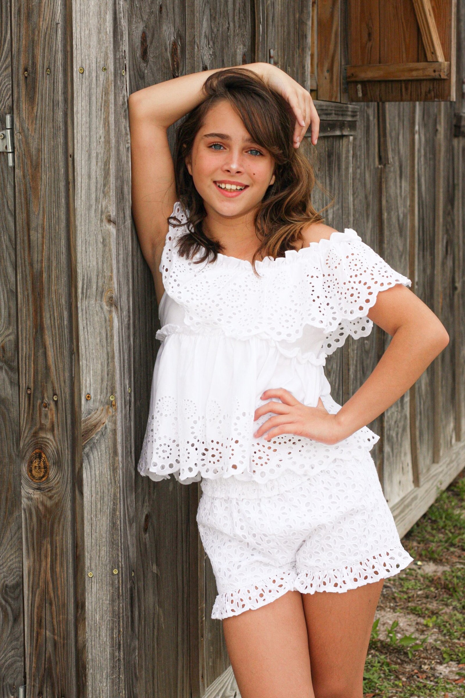 WHITE EYELET SHORT